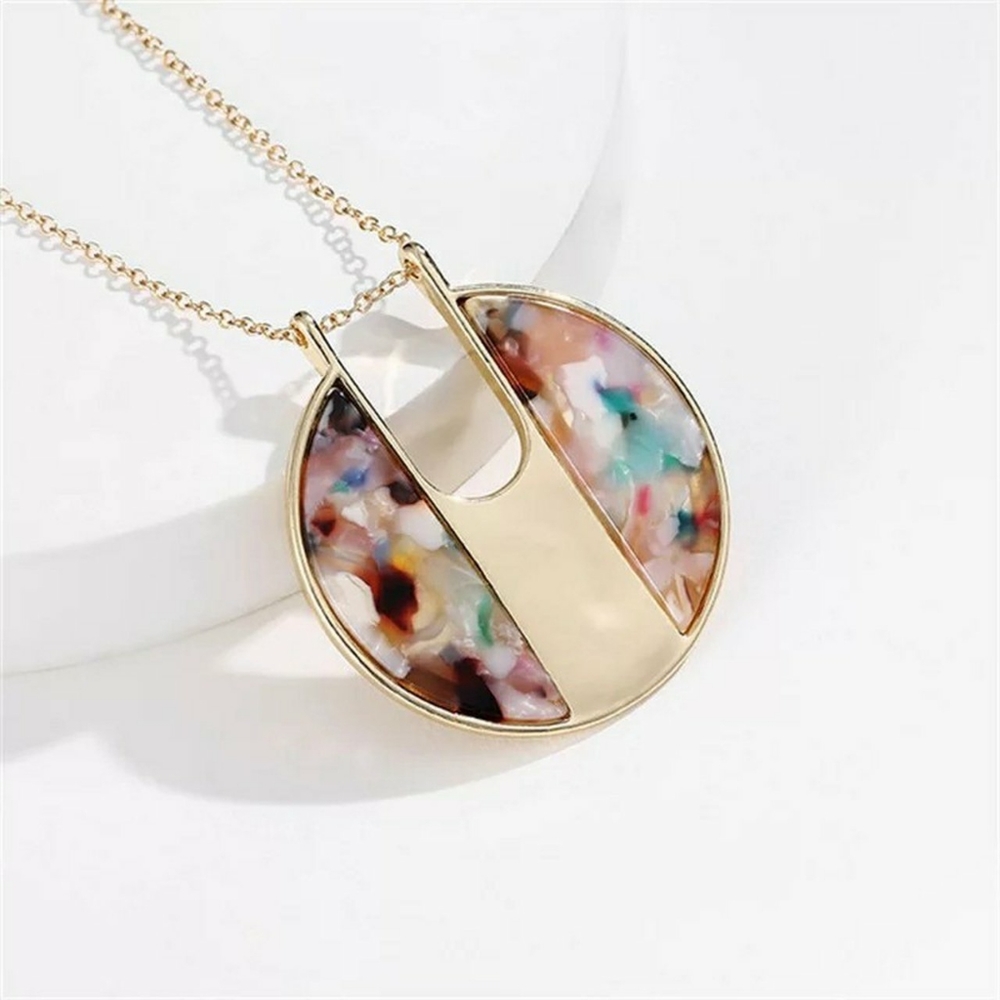 Pearly multicolored Goldtone Marble Round Necklace